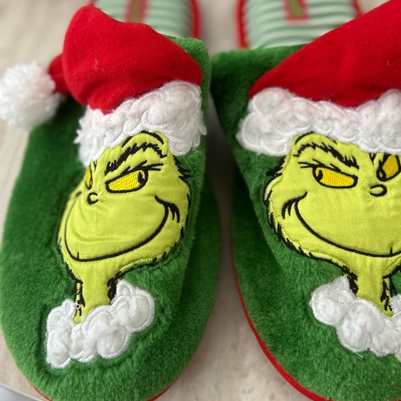 Men’s Grinch Christmas Slippers - Picture 1 of 3